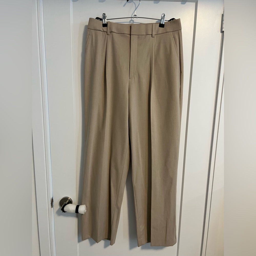 NWOT Uniqlo Women's Wide Leg Pants in Beige